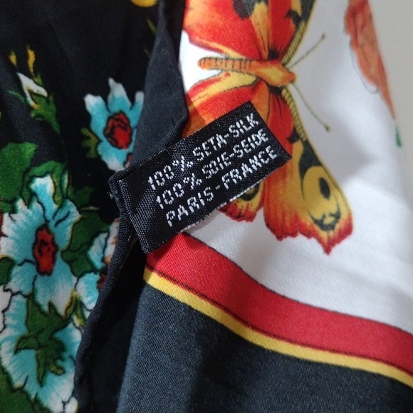 Designer Versace Silk Scarf – Dog & Floral Print 34x34-Inch Women’s Accessory - Picture 7 of 11